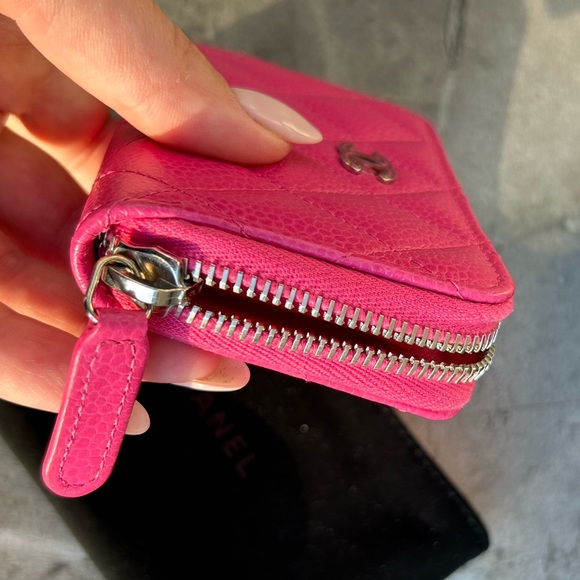 CHANEL Enamel CC Logo Quilted Coin Wallet Card Holder - Picture 6 of 13